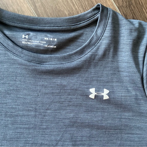 Under Armour Womens Workout shirt Loose Heatgear size medium - Picture 5 of 8